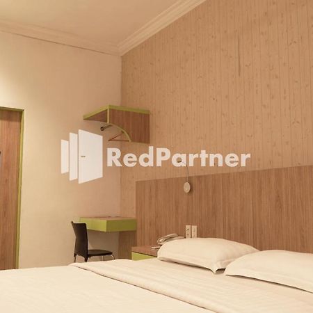 Wisma Sederhana Mitra Reddoorz Medan Exterior foto
