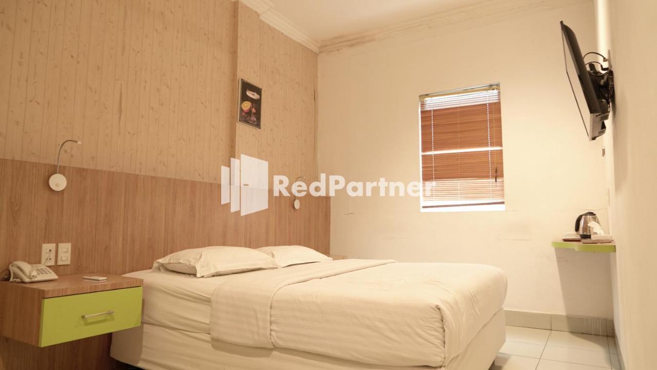 Wisma Sederhana Mitra Reddoorz Medan Exterior foto