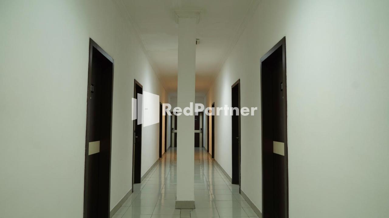 Wisma Sederhana Mitra Reddoorz Medan Exterior foto
