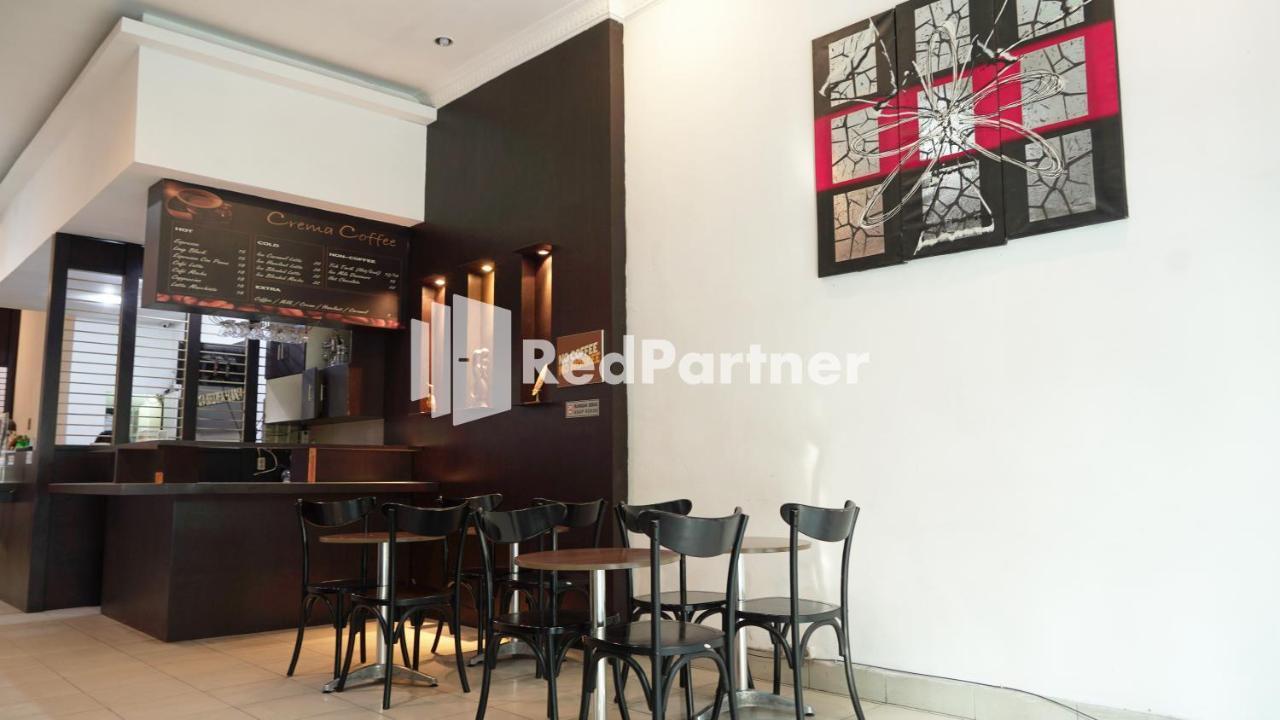 Wisma Sederhana Mitra Reddoorz Medan Exterior foto