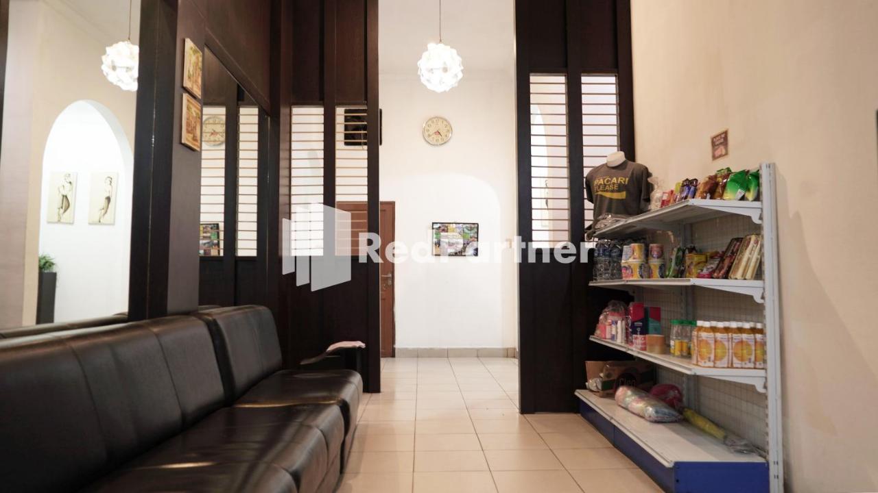 Wisma Sederhana Mitra Reddoorz Medan Exterior foto