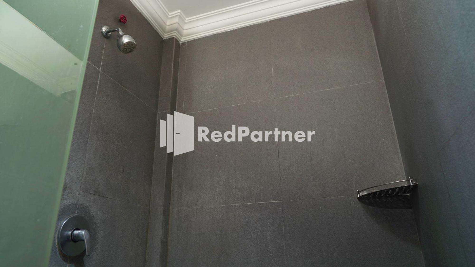 Wisma Sederhana Mitra Reddoorz Medan Habitación foto