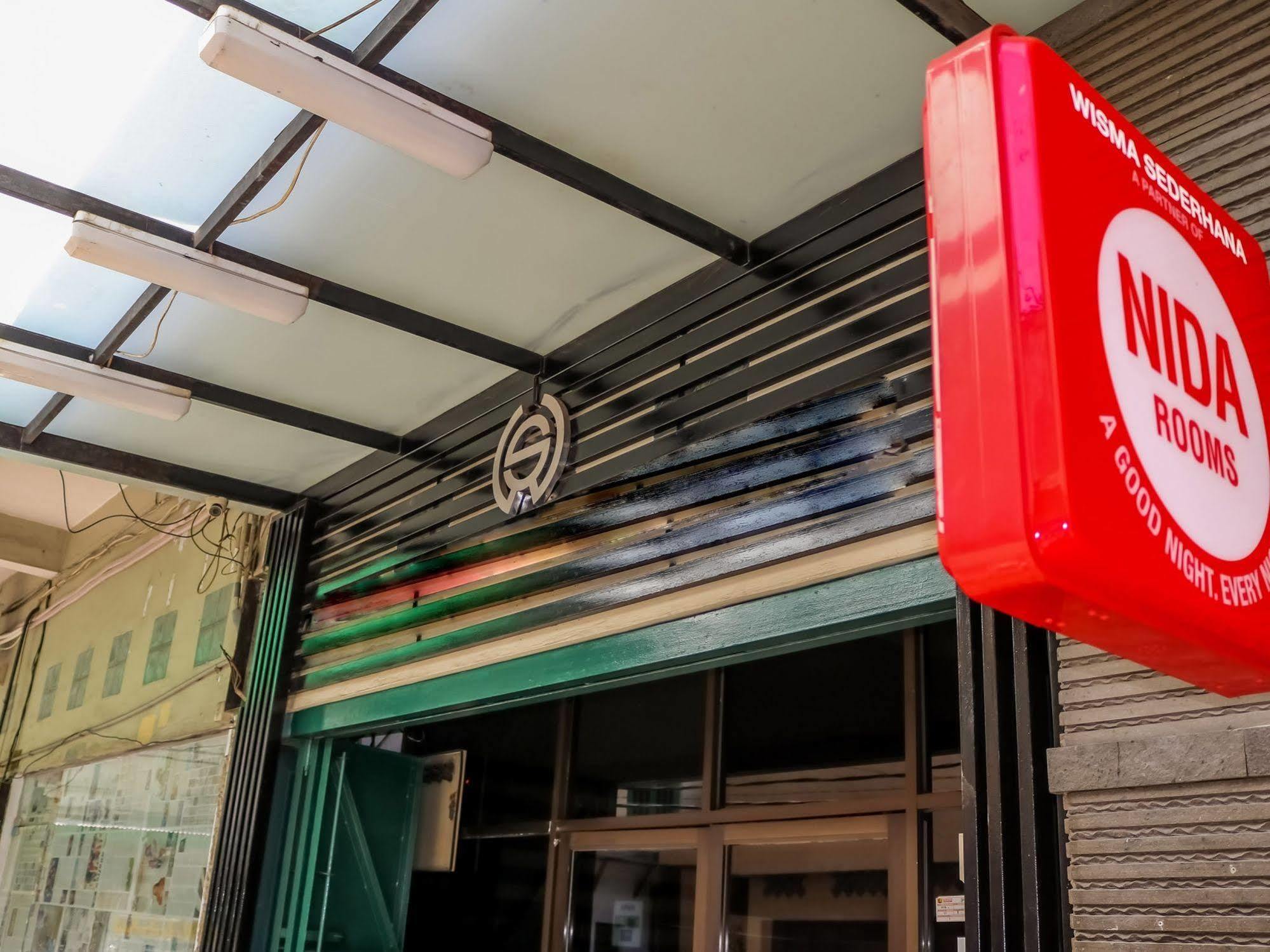 Wisma Sederhana Mitra Reddoorz Medan Exterior foto