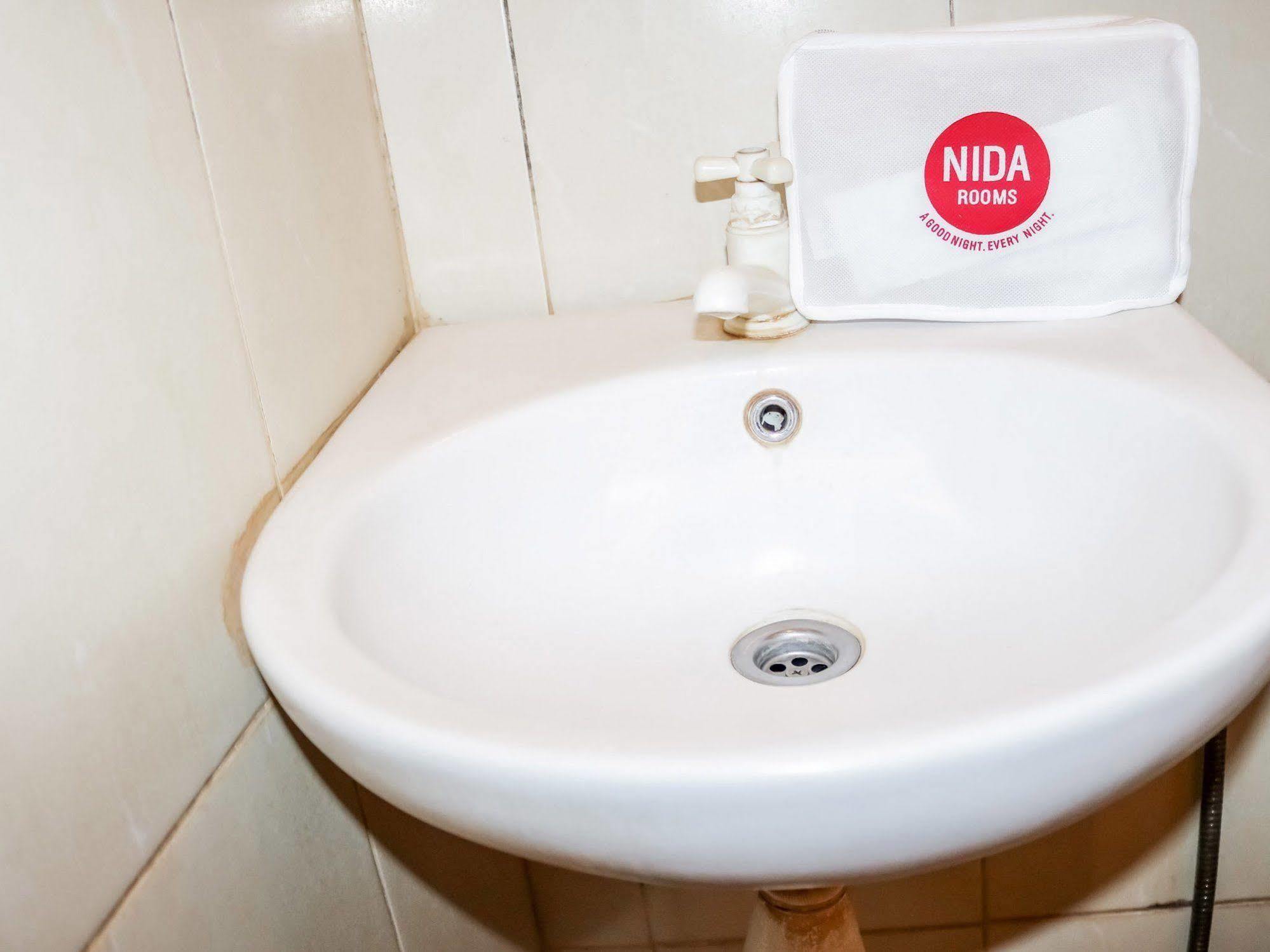 Wisma Sederhana Mitra Reddoorz Medan Exterior foto